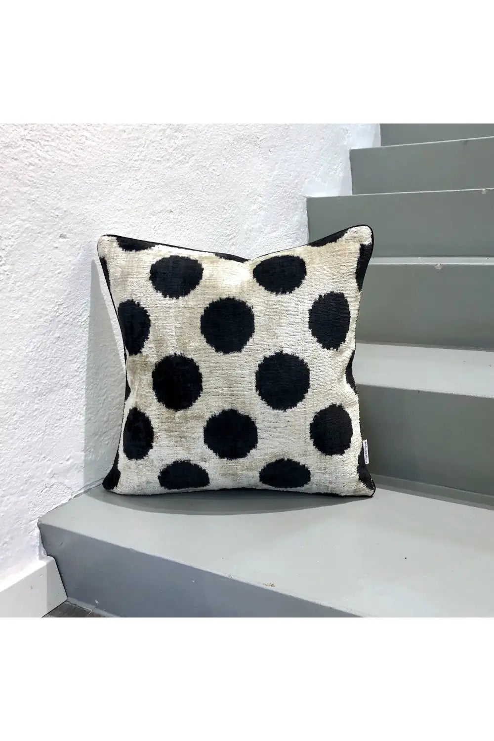 VELVET IKAT BLACK DOTS