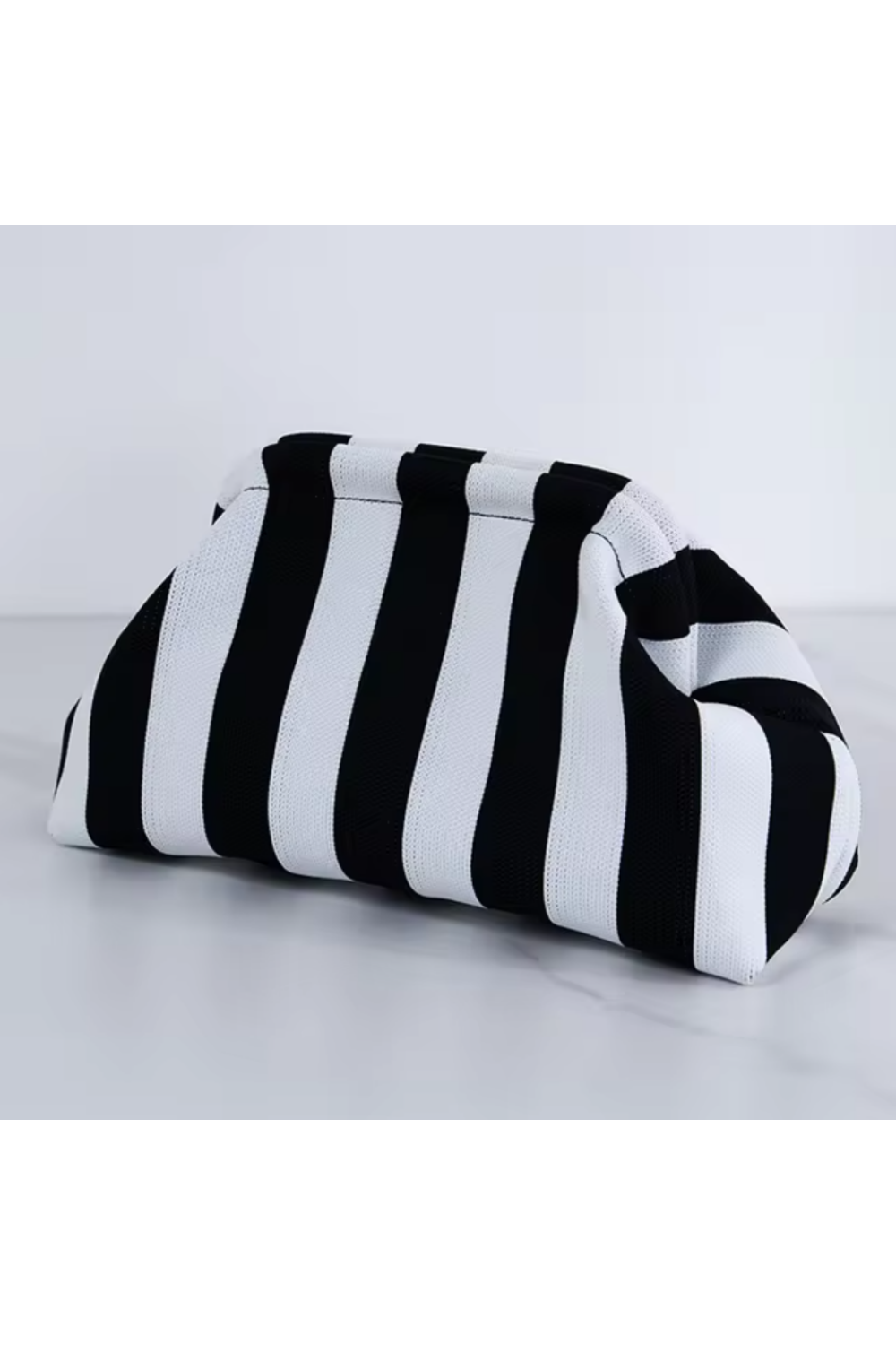 LUNCH IN SANTORINI CLUTCH WHITE & BLACK STRIPE