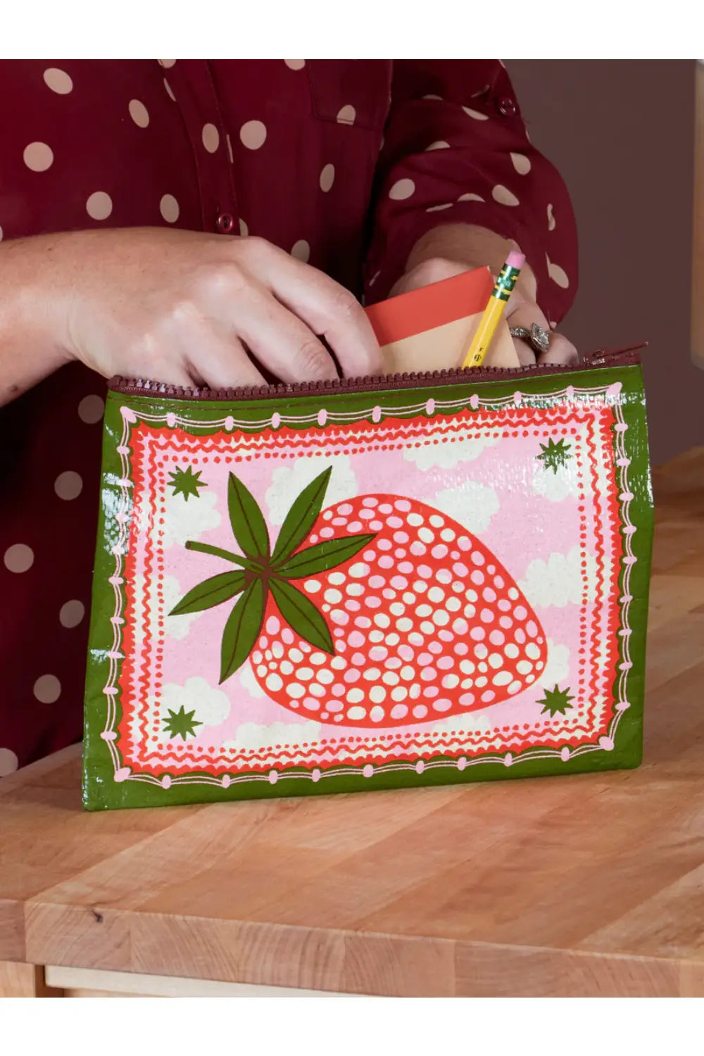 STRAWBERRY CLOUDS ZIP POUCH